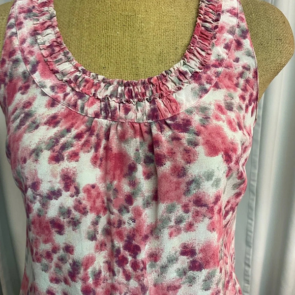 Halogen women’s tank 100% silk size medium Petite
Excellent condition - Picture 3 of 5